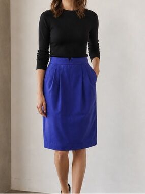 Gucci Vintage 100% Wool Knee High Skirt Purple blueish Button Back Slit 40